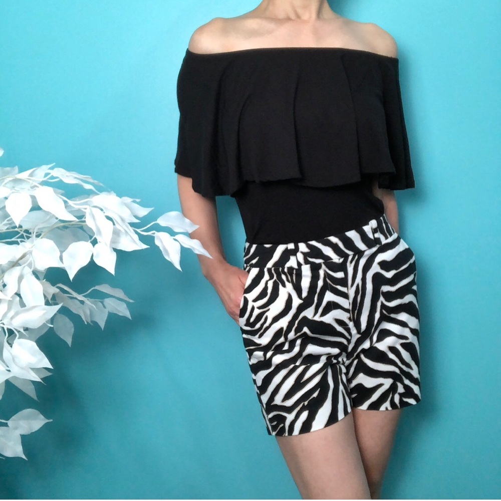 ⭐️NEW⭐️White House Black Market (WHBM) Stretch Zebra Print 5” Shorts